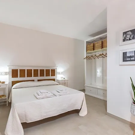 Elune Bed & Breakfast 3*