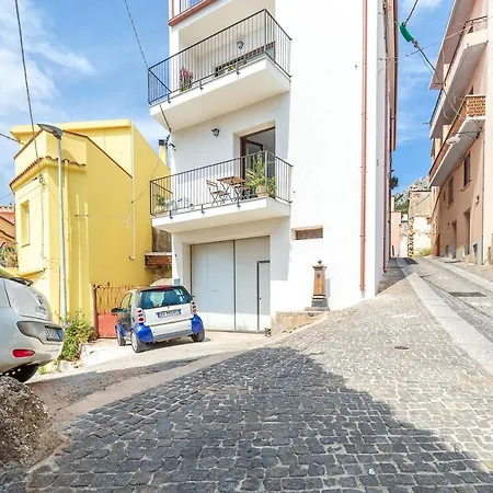 Elune לינה וארוחת בוקר 3*