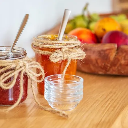 לינה וארוחת בוקר Elune 3*