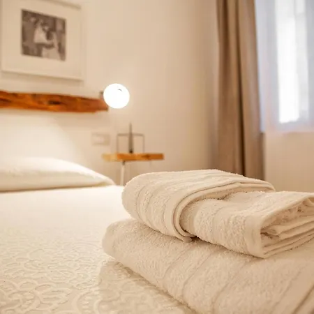 לינה וארוחת בוקר Elune 3*